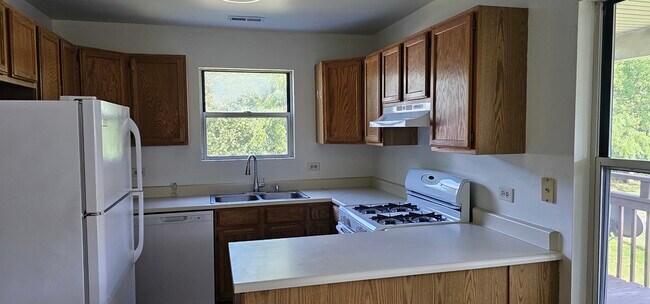 Building Photo - 300 Village Creek Dr