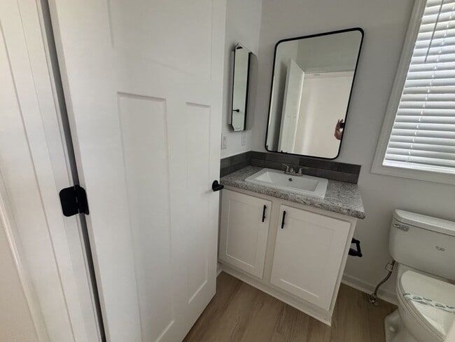 Building Photo - 980 E Nogoya Ave