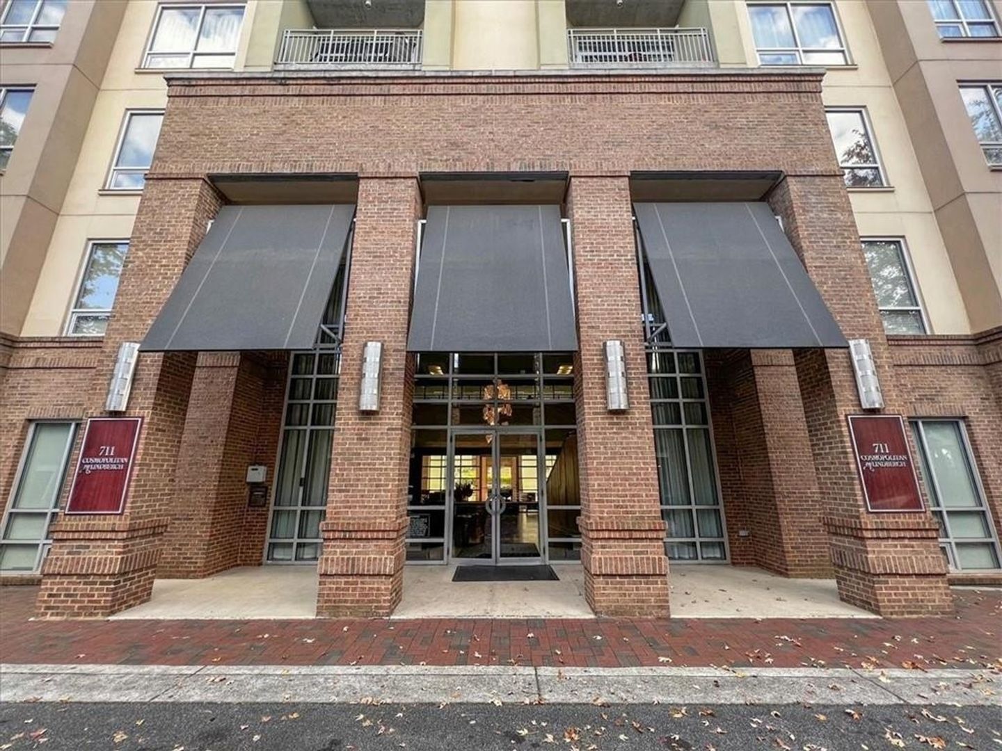 Building Photo - 711 Cosmopolitan Dr NE