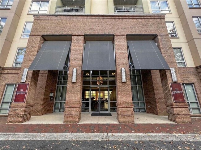 Building Photo - 711 Cosmopolitan Dr NE