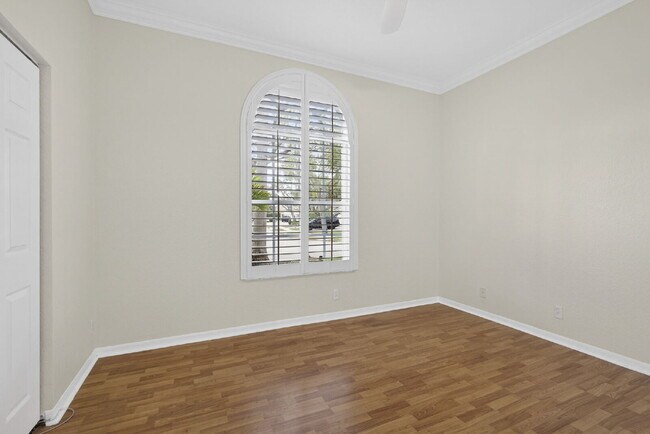 Building Photo - Beautiful & Spacious 3 Bedroom and 2 Bathroom with 2 Car garage and covered patio Home in West Pa...