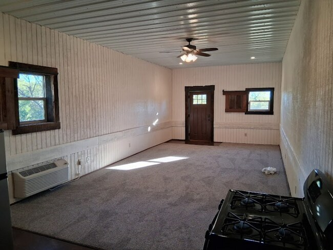 Building Photo - 6860 SE Prescher Rd