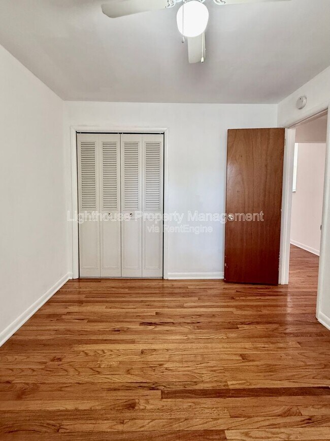 Building Photo - 2118 Woodbine Ave
