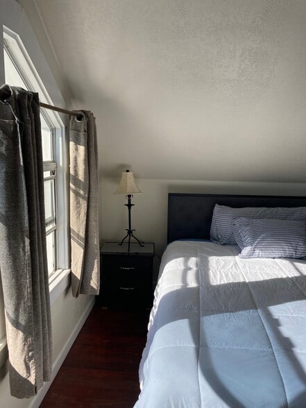 Building Photo - 1044 23rd St