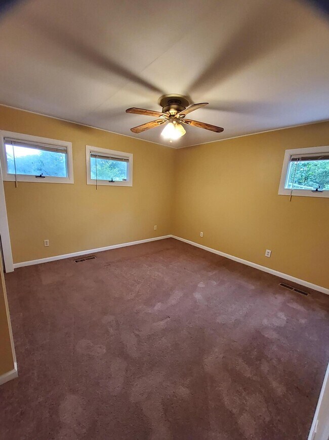 Building Photo - 2828 Packard St