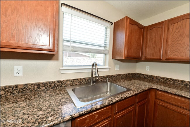 Building Photo - 7065 Falling Leaf Cir