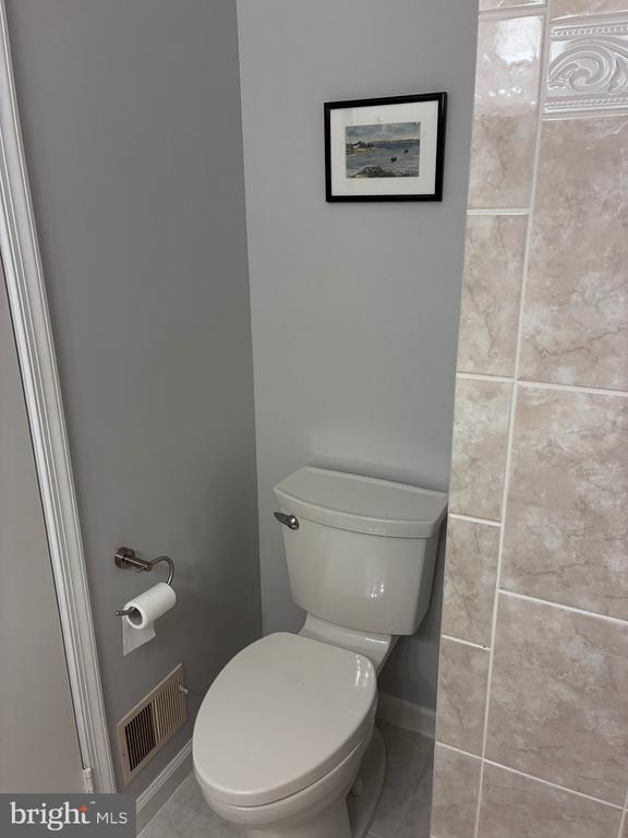 Building Photo - 7209 Lake Cove Dr