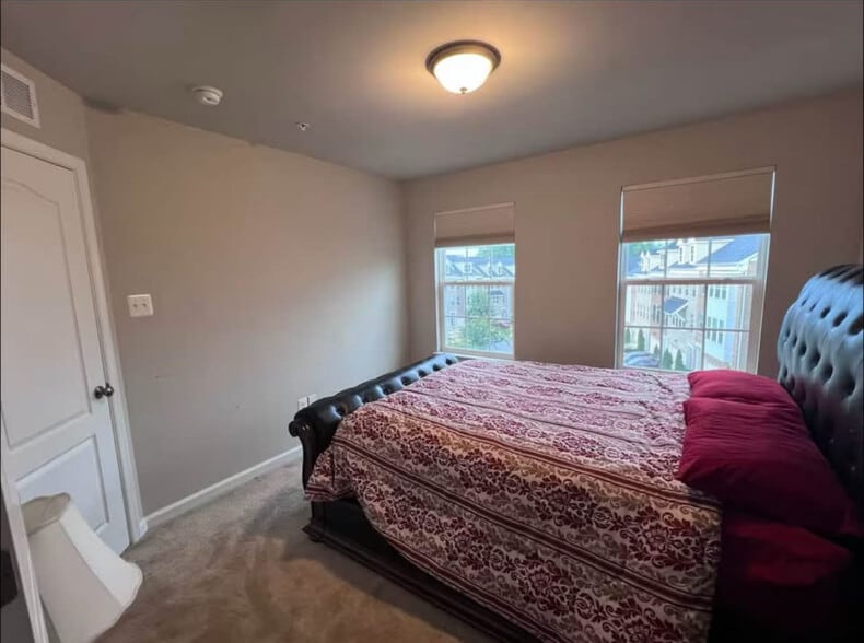 Building Photo - 9102 Village Springs Dr