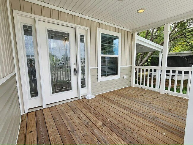 Building Photo - 164 Eland Dr