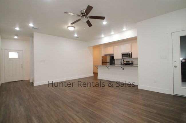 Building Photo - Upscale Three-bedroom Townhome!