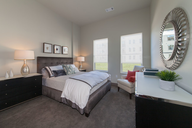 Spacious Bedrooms with Walk in Closets - The Tremont