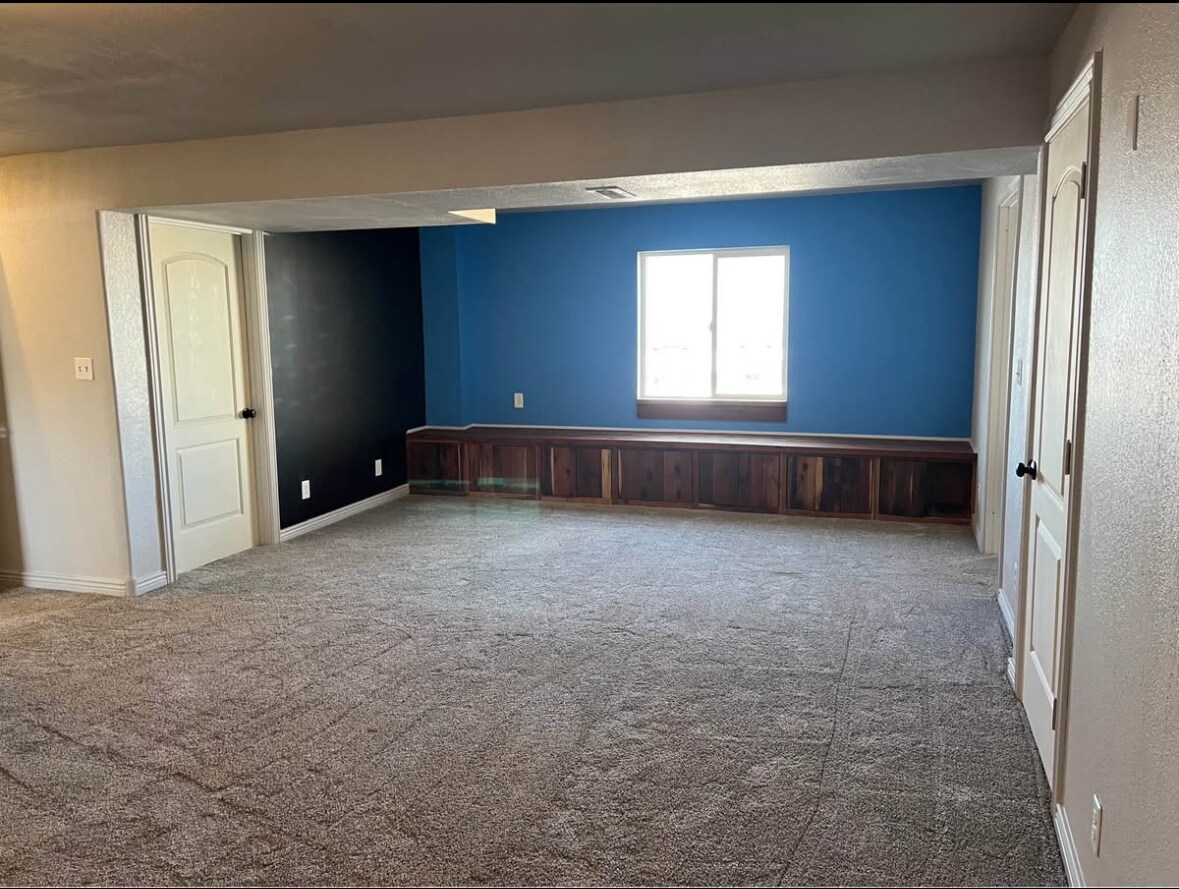 Building Photo - 335 Chokecherry Cir