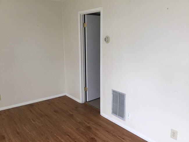 Building Photo - SEA CLIFF CONDOS
