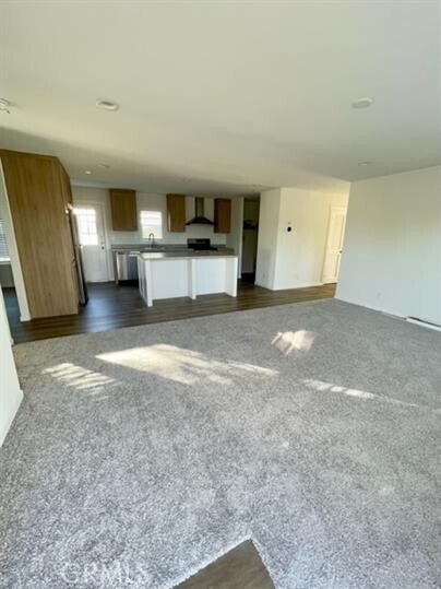 Building Photo - 120 Diana St