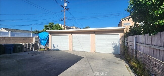 Building Photo - 8424 Beechwood Ave