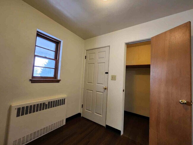 Building Photo - 1 bedroom - Heat & Water included