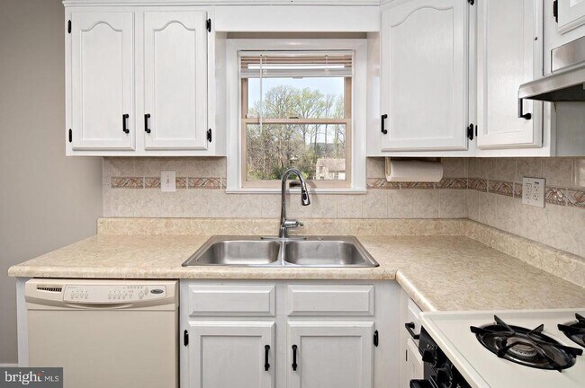 Building Photo - 6343 Montgomery Rd