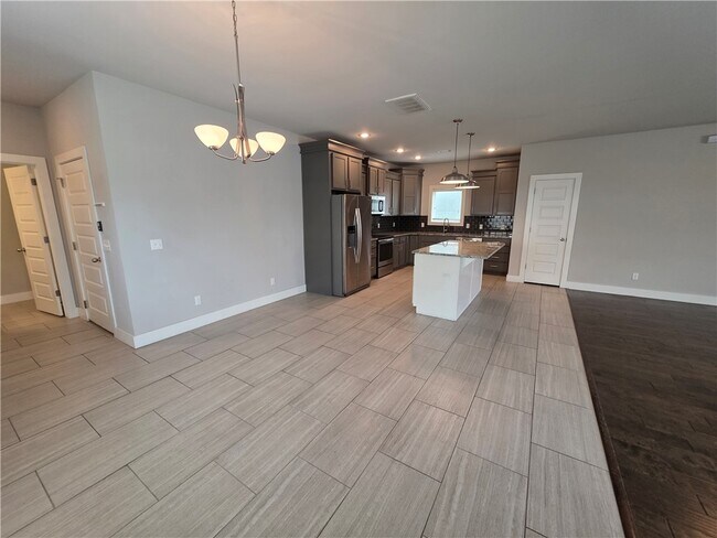 Building Photo - 6521 W Knoll View Way
