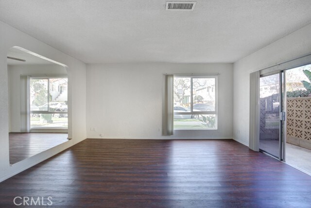 Building Photo - 2232 S Sycamore Ave