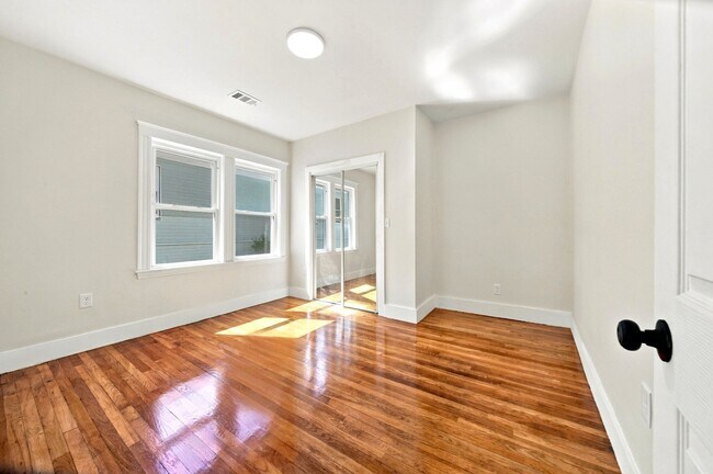 Building Photo - 32 Westmore Rd