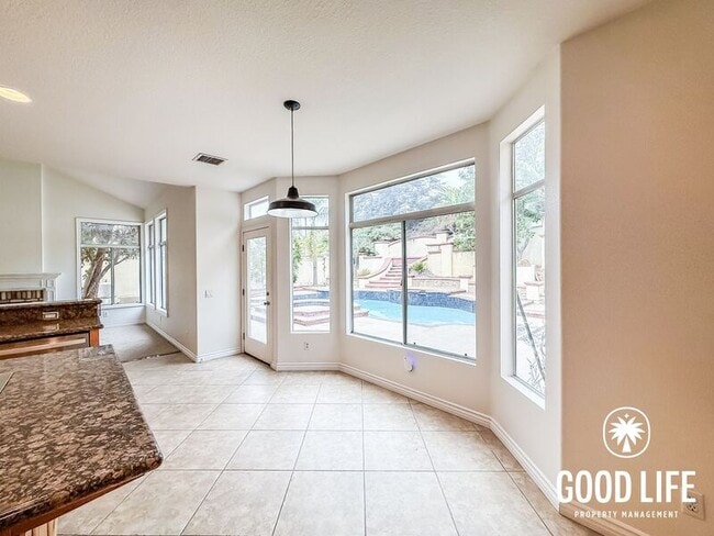 Building Photo - 709 S Hidden Creek Cir