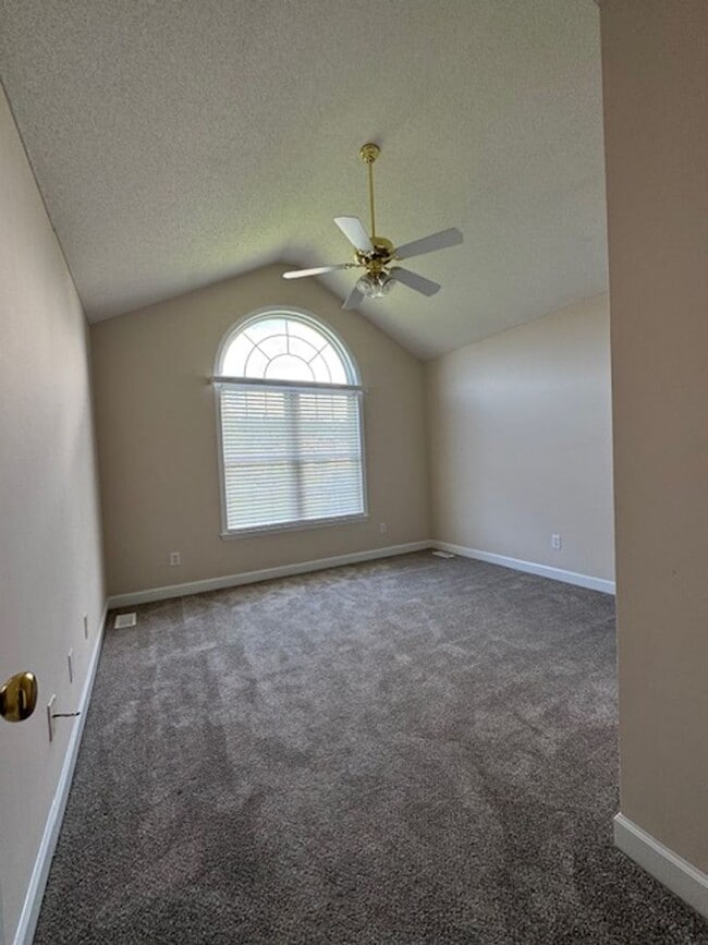 Building Photo - 135 Adler Ln