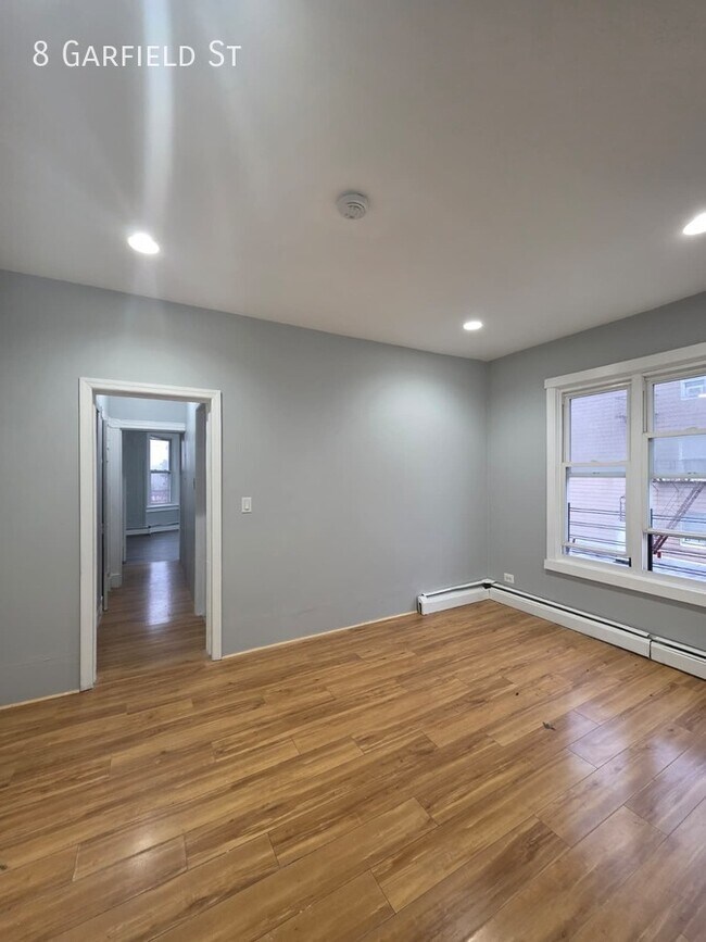 Building Photo - 8 Garfield St