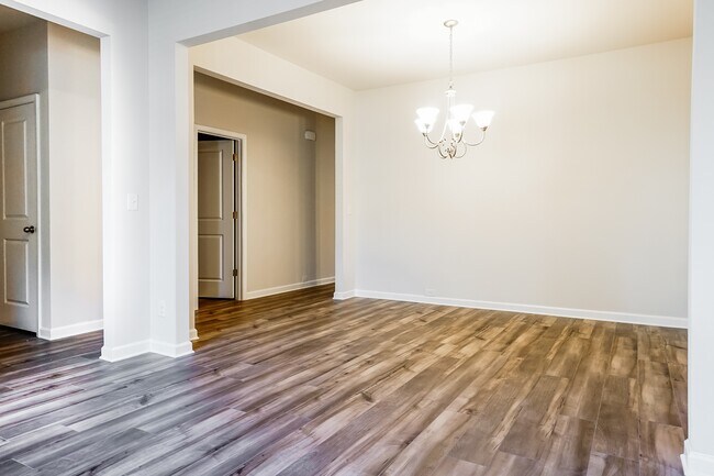 Building Photo - 2847 Saratoga Lake View