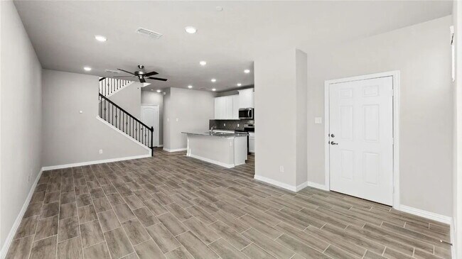 Building Photo - Ready to lease 3 Beds, 2.5 baths Townhome in the Community of Cloverleaf Crossing in Mesquite, TX.