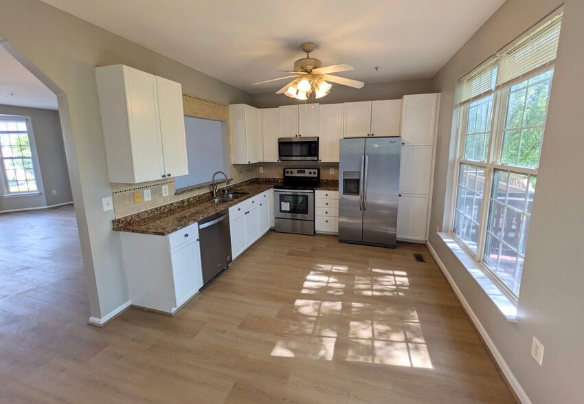 Kitchen - 7114 Ladd Cir
