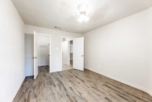 Building Photo - 9797 Leawood Blvd