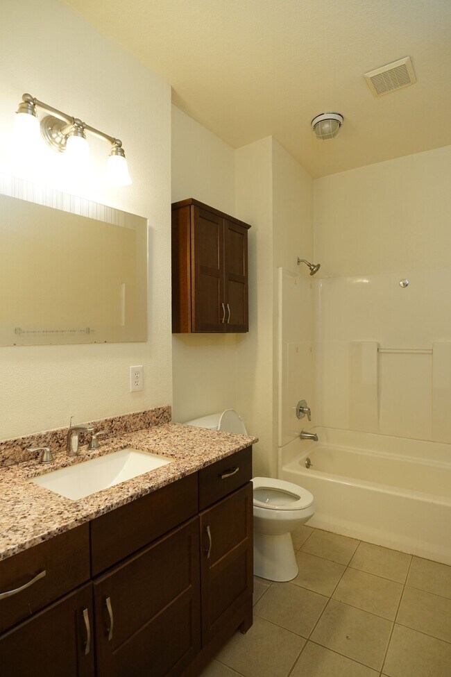 Building Photo - 1209 S J St