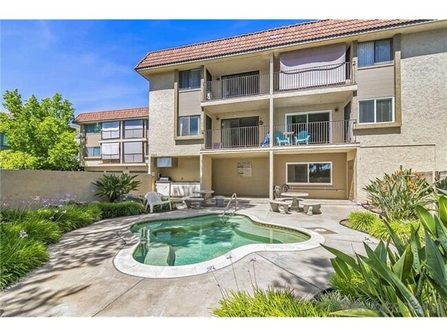 Building Photo - 7865 Golfcrest Dr
