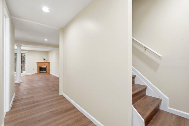 Building Photo - 1322 Hazel Nut Ct