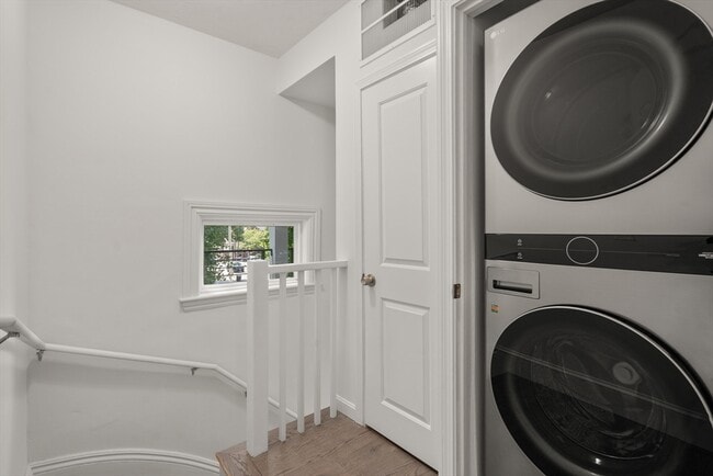 Building Photo - 599 Broadway