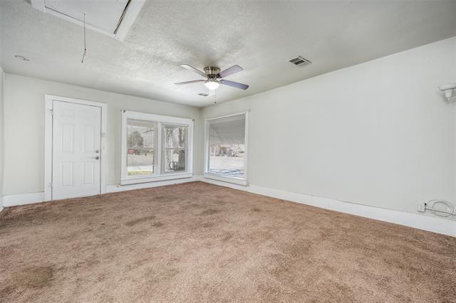 Building Photo - 701 Lakey St