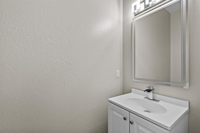 Building Photo - 303 Quail Hollow Dr
