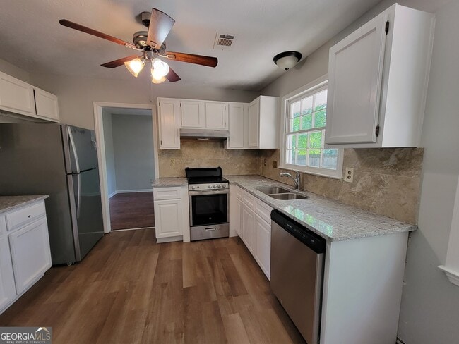 Building Photo - 679 Wellington Way