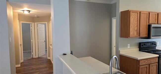 Building Photo - 204 Quail Hollow Dr