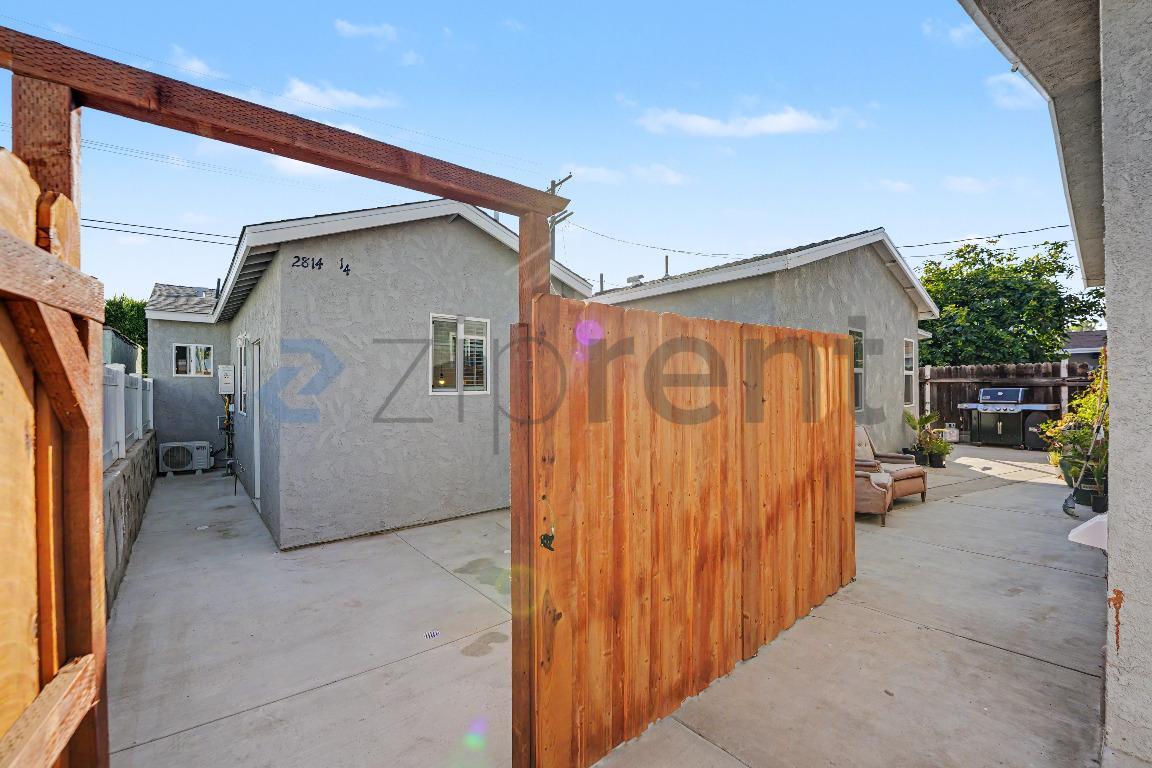 Building Photo - Unit