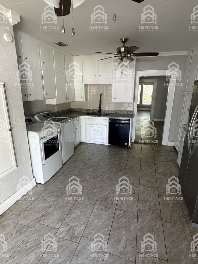 Building Photo - 2912 Ave L