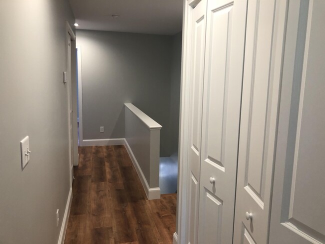 Building Photo - 2405 Rosa RoadRidge Manor Ct