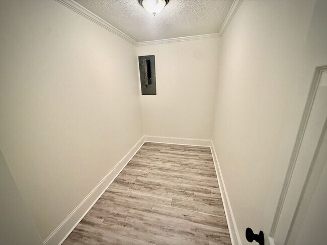 Building Photo - 102 Channel Ln