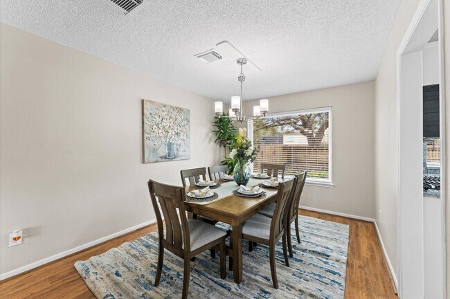 Building Photo - 630 Hawthorn Pl