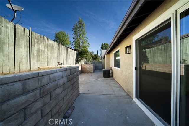 Building Photo - 652 Parkview Dr