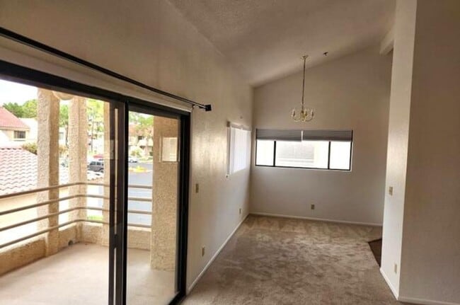 Building Photo - LARGE SECOND FLOOR CONDO