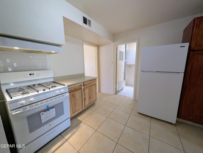 Building Photo - 8921 Mt Olympus Dr