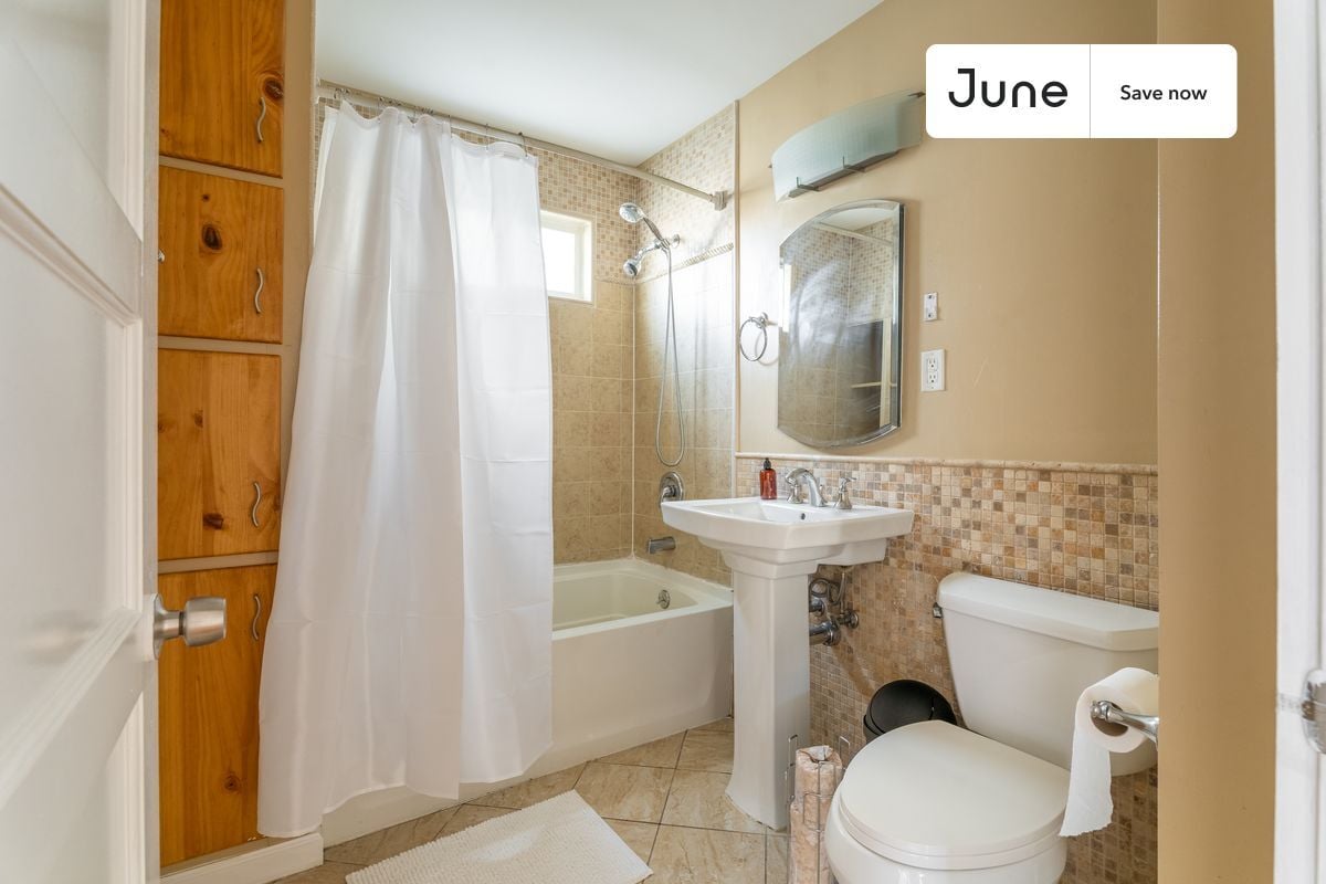 Building Photo - 45 Montcalm Ave