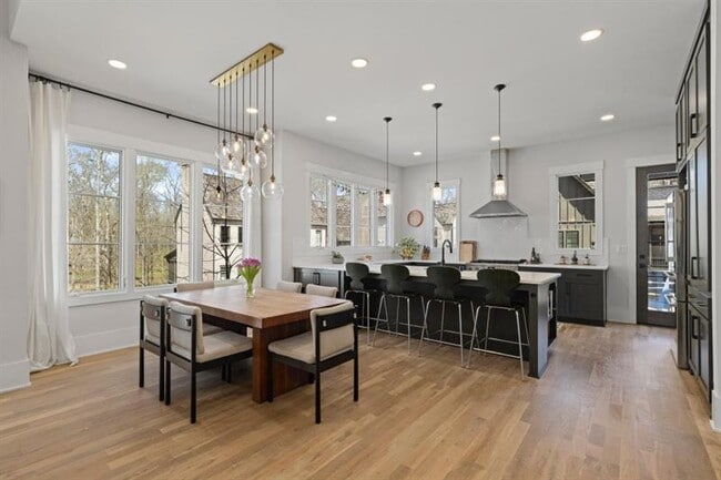 Building Photo - 304 Mado Ln