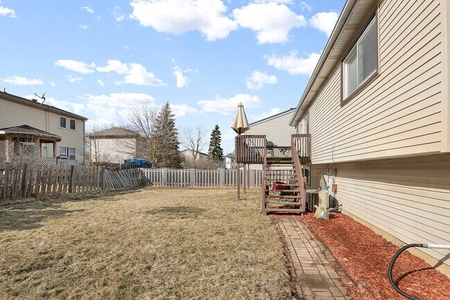 Building Photo - 572 Oswego Dr